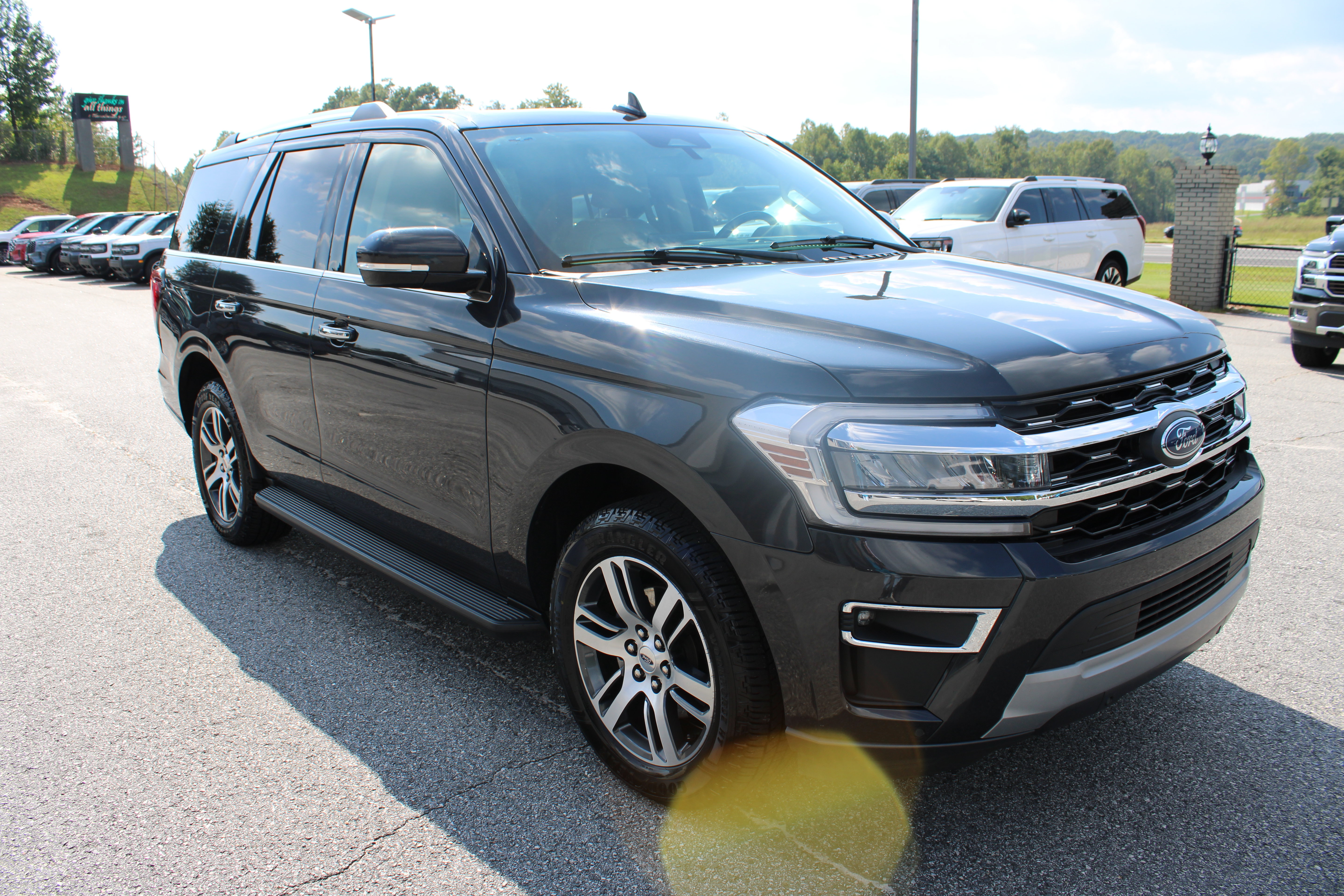 Used 2024 Ford Expedition Limited RWD image 4