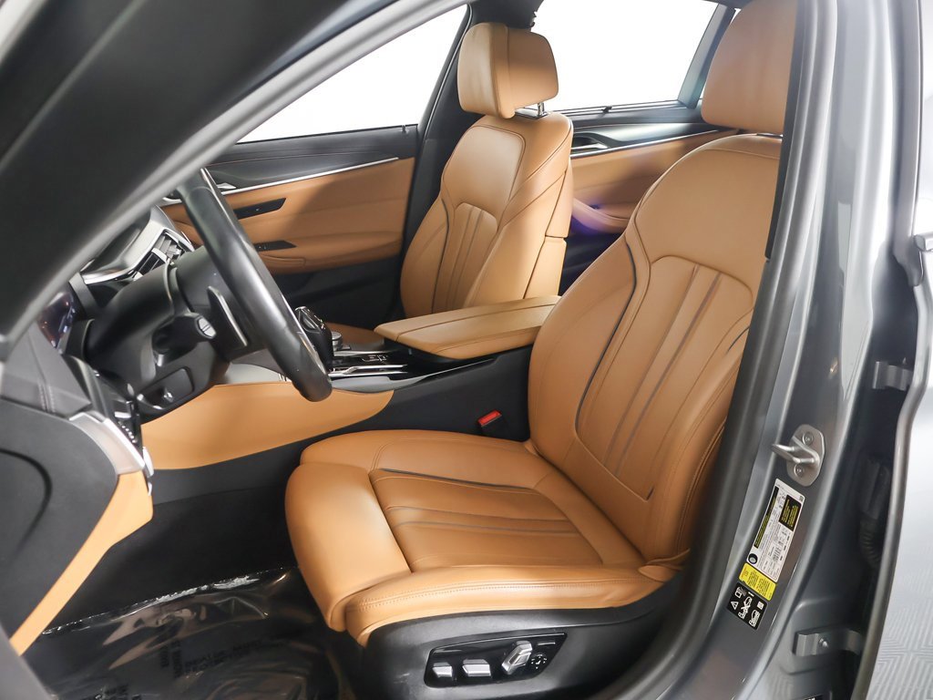 Used 2023 BMW M550i xDrive w/ Shadowloine Package image 30