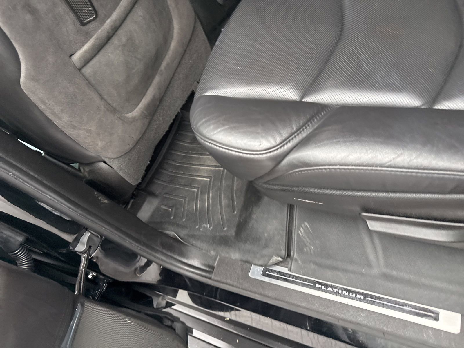 Used 2017 Cadillac Escalade ESV Platinum image 2