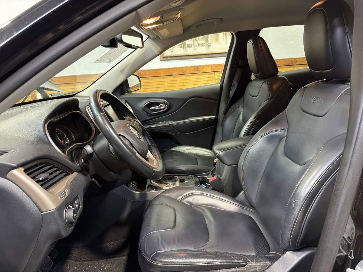 Used 2015 Jeep Cherokee Limited image 17