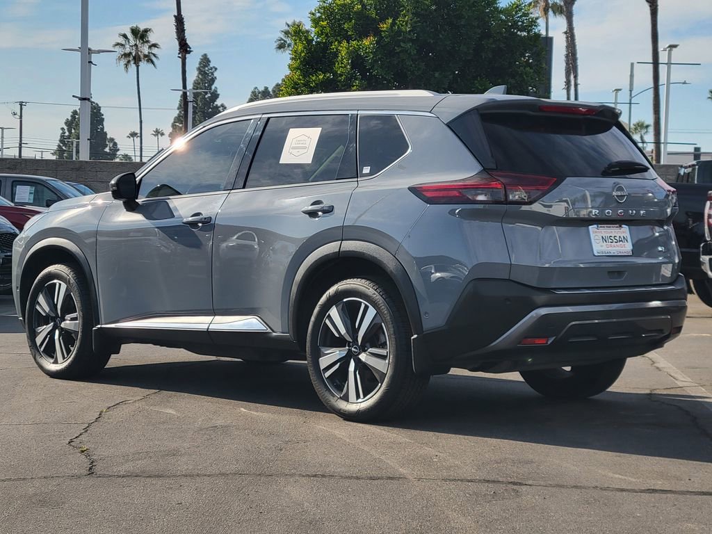 Used 2023 Nissan Rogue SL w/ SL Premium Package image 2
