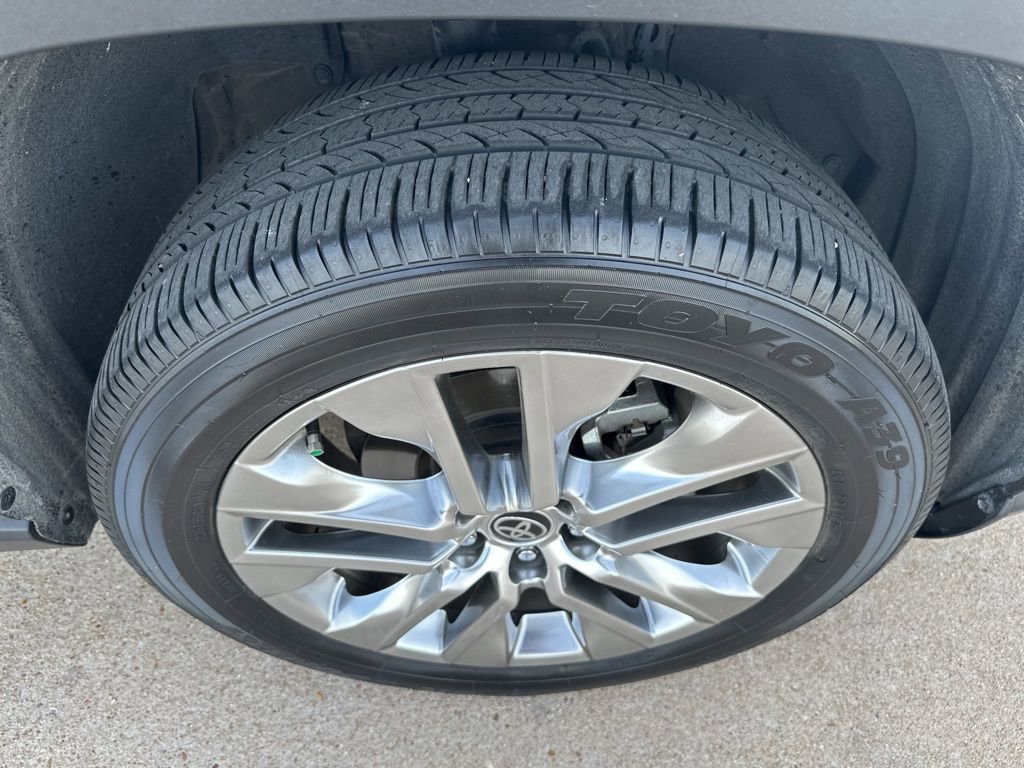 Used 2021 Toyota RAV4 XLE Premium image 20