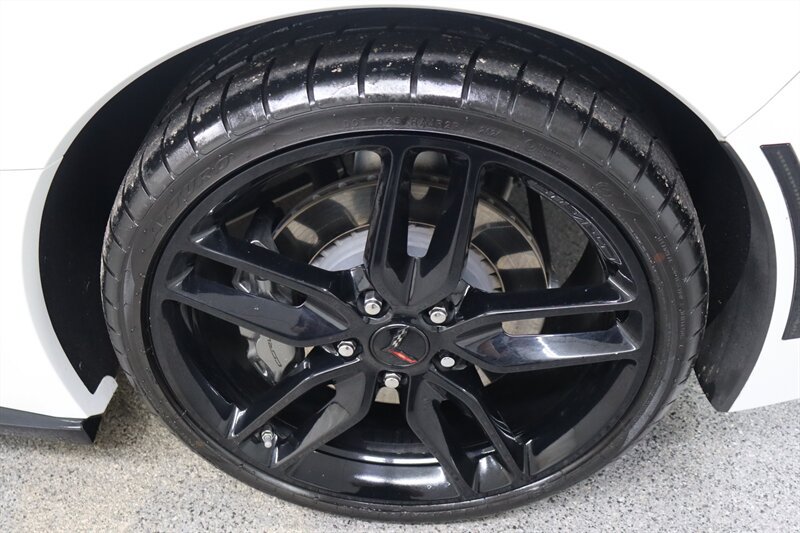 Used 2019 Chevrolet Corvette Stingray Coupe w/ Carbon Flash Badge Package RWD image 25