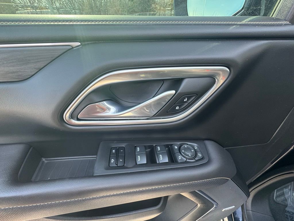 Used 2023 GMC Yukon SLT w/ SLT Luxury Package image 15