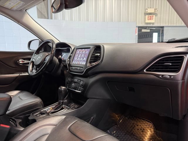 Used 2021 Jeep Cherokee Trailhawk AWD/4WD image 18