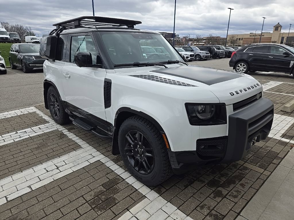 Used 2023 Land Rover Defender 90 X-Dynamic SE image 3