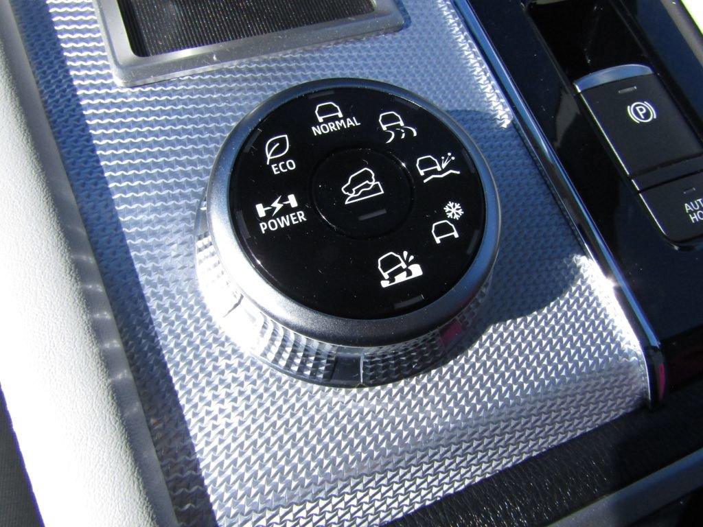 Used 2024 Mitsubishi Outlander SEL Black Edition image 31