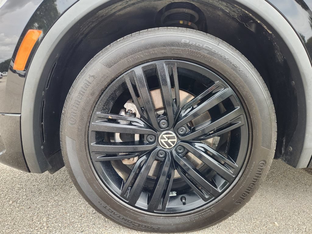 Used 2022 Volkswagen Tiguan SE R-Line FWD image 7