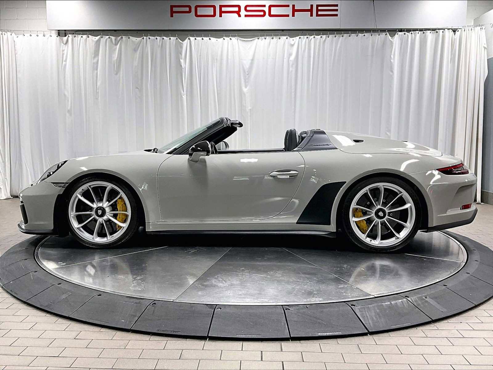 Used 2019 Porsche 911 Speedster image 2