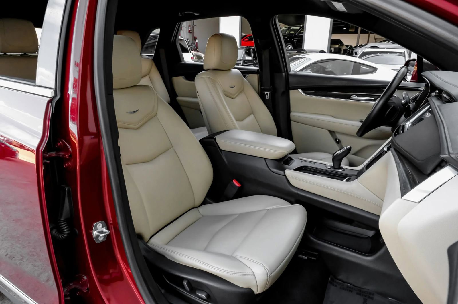 Used 2018 Cadillac XT5 FWD image 41