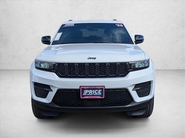 Used 2025 Jeep Grand Cherokee Altitude image 2
