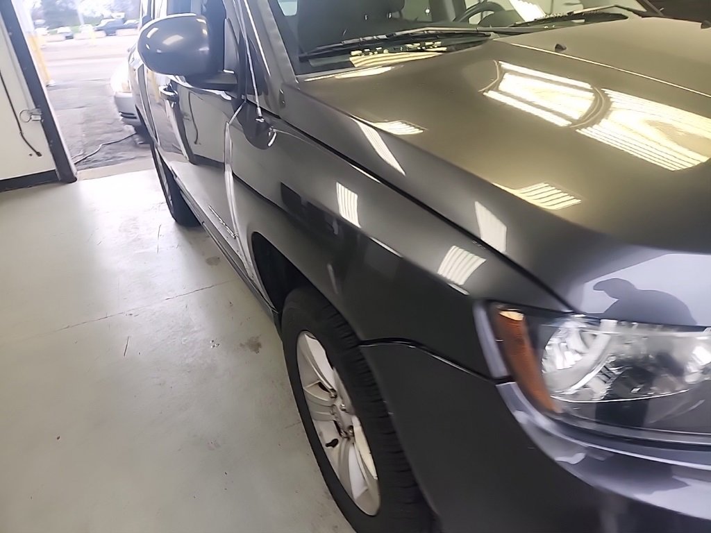 Used 2016 Jeep Compass Sport image 3