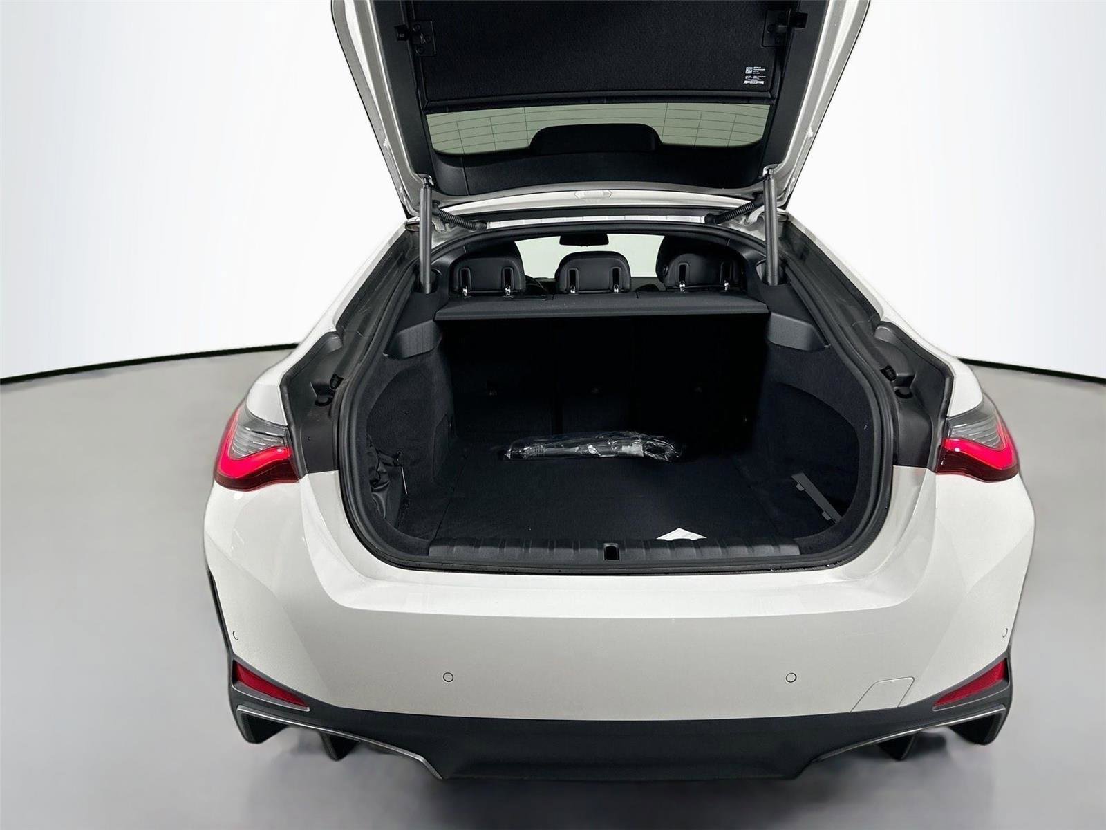 Used 2025 BMW i4 xDrive40i w/ Premium Package image 30