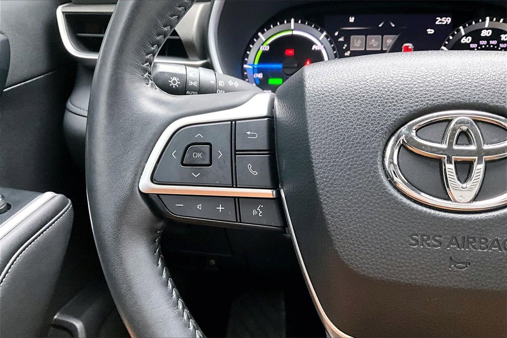 Used 2023 Toyota Highlander XLE image 11