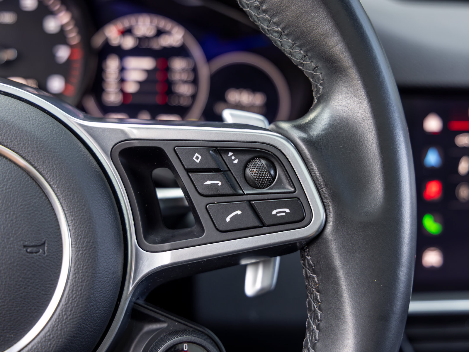 Certified 2022 Porsche Cayenne Platinum Edition AWD/4WD image 39