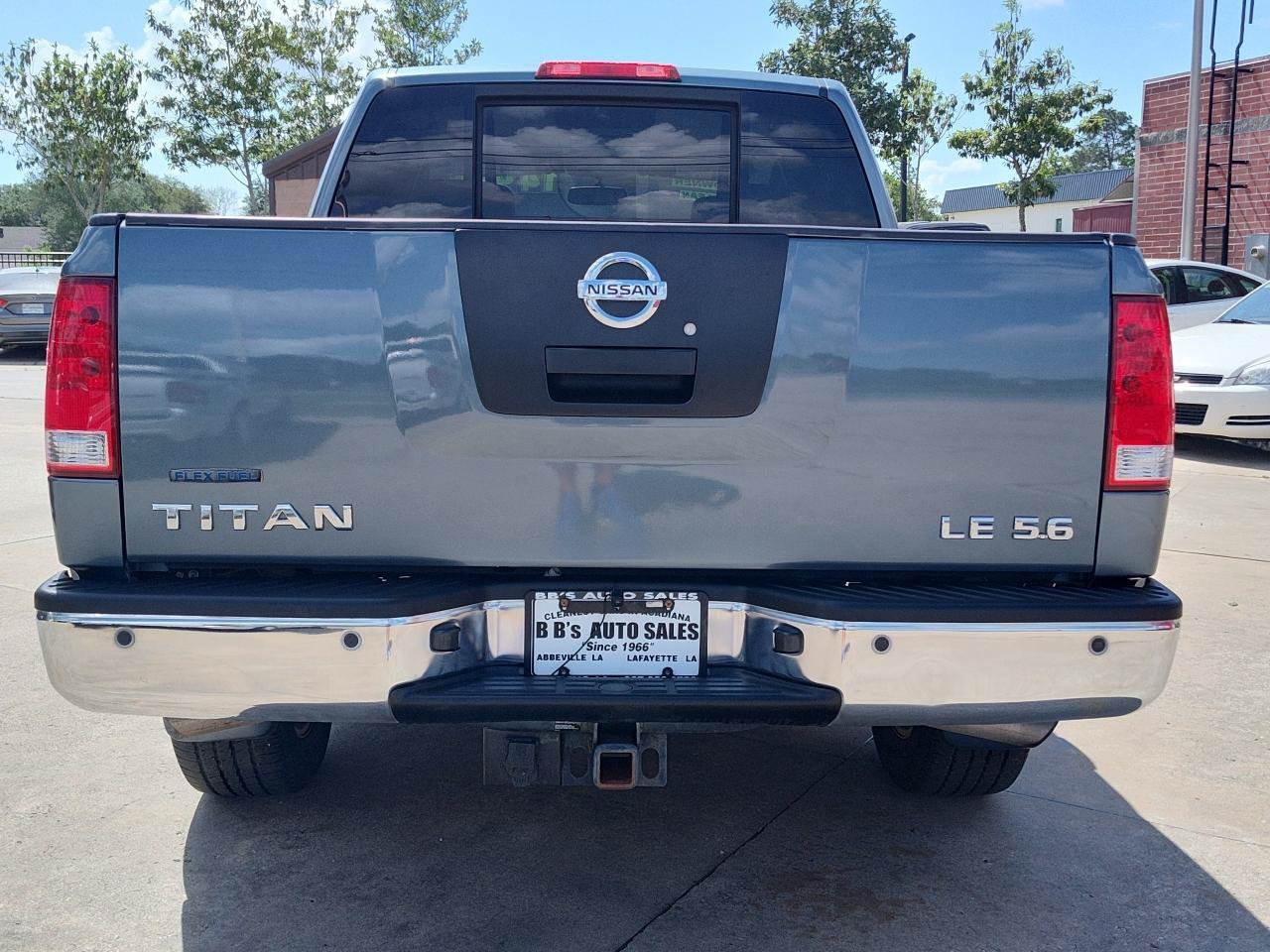 Used 2010 Nissan Titan LE RWD image 5