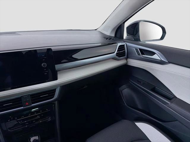 Used 2025 Volkswagen Taos SEL AWD/4WD image 25