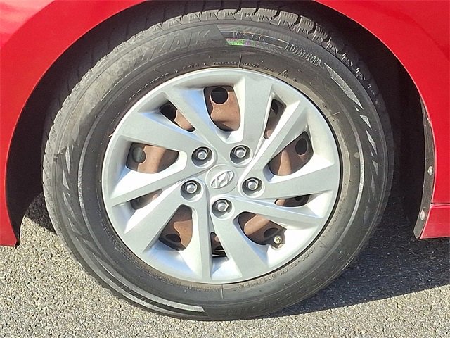 Used 2017 Hyundai Elantra SE image 8