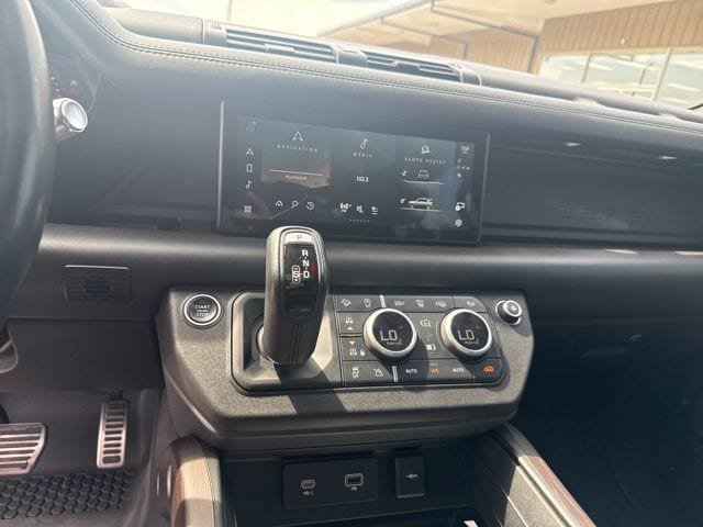 Used 2020 Land Rover Defender 110 X AWD/4WD image 28
