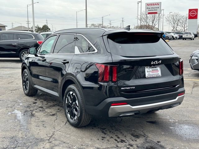 Used 2025 Kia Sorento S image 6