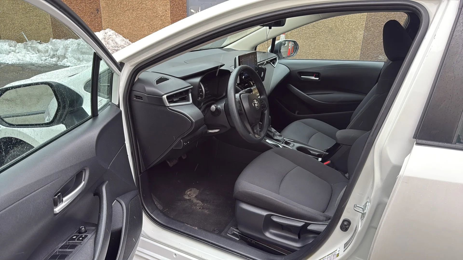 Used 2021 Toyota Corolla LE image 22