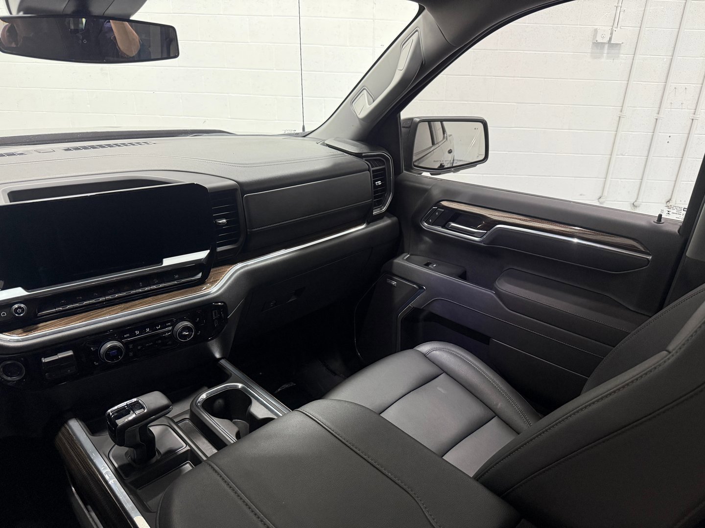 Used 2025 Chevrolet Silverado 1500 LT Trail Boss w/ LT Trail Boss Premium Package image 30