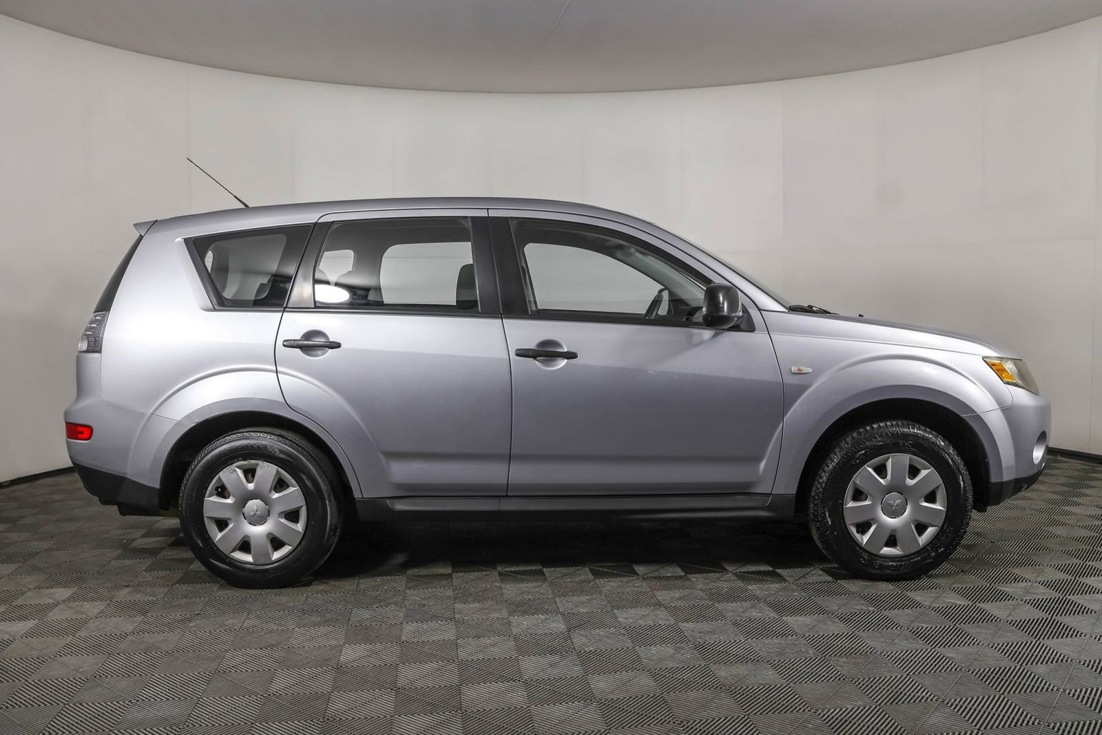 Used 2009 Mitsubishi Outlander ES image 10