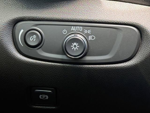 Used 2020 Chevrolet Blazer LT FWD image 12