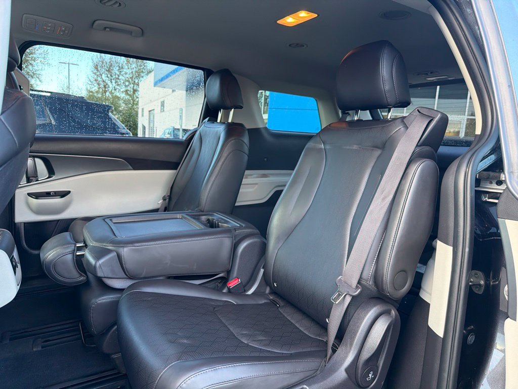 Used 2022 Kia Carnival LX FWD image 18