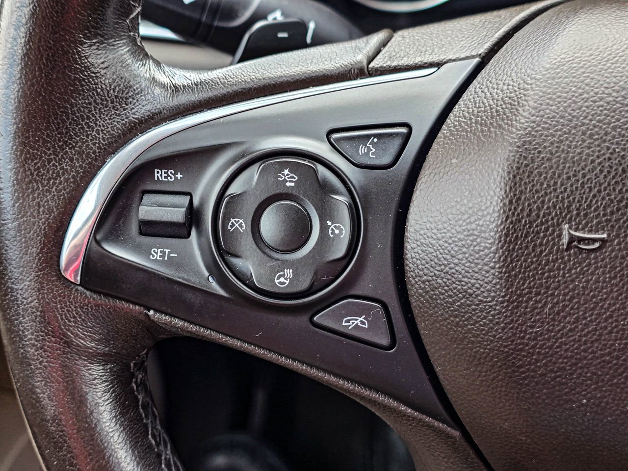 Used 2017 Buick LaCrosse Premium w/ Dynamic Driver Package image 21