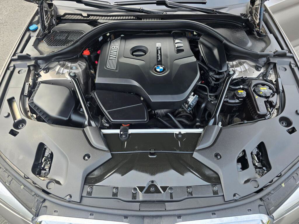 Used 2017 BMW 530i RWD image 9