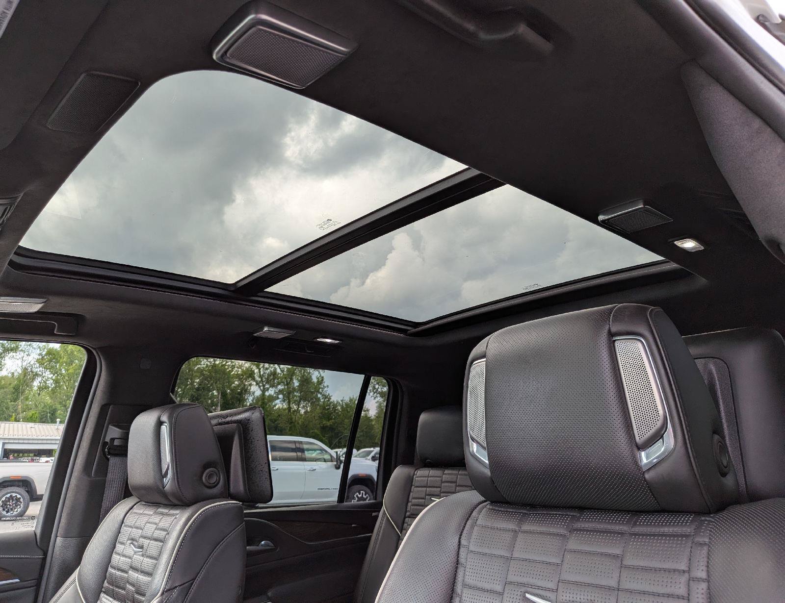 Used 2022 Cadillac Escalade ESV Sport Platinum AWD/4WD image 12