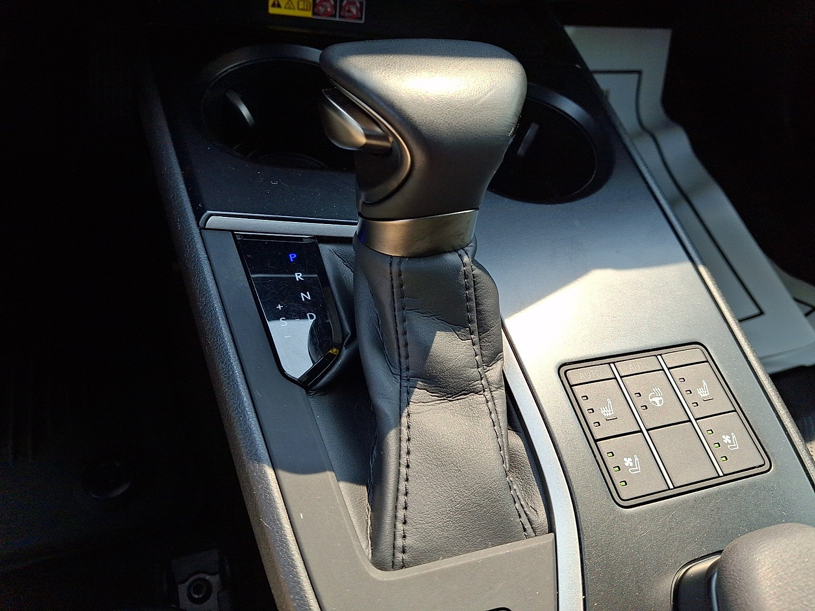 Used 2024 Lexus UX 250h AWD w/ Premium Package image 15