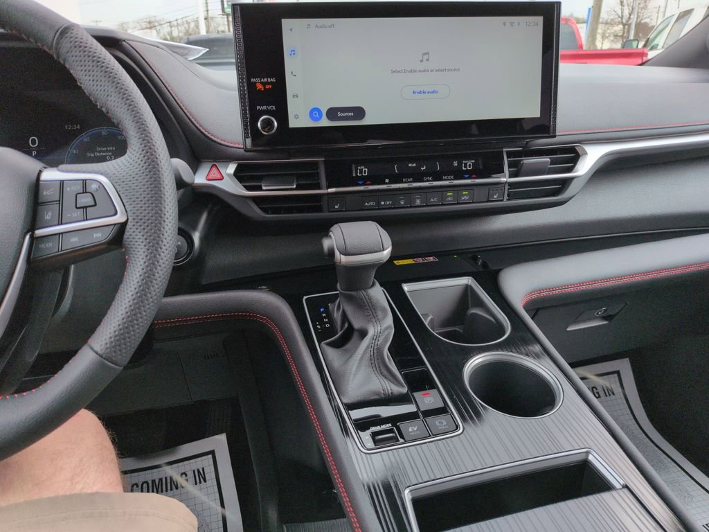 Used 2025 Toyota Sienna XSE w/ XSE Plus Package image 17