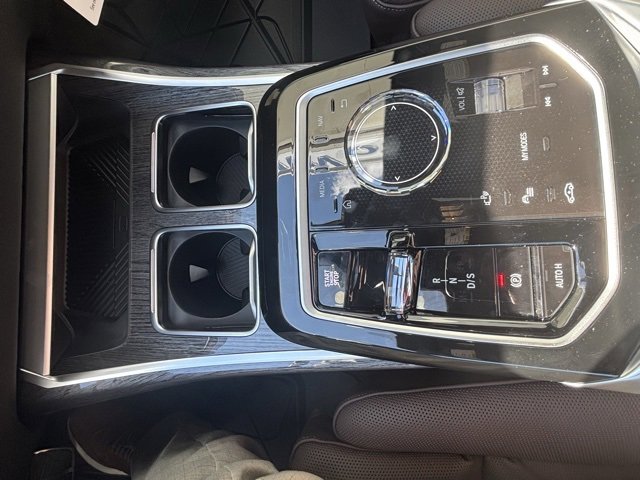 New 2026 BMW 750e xDrive image 9