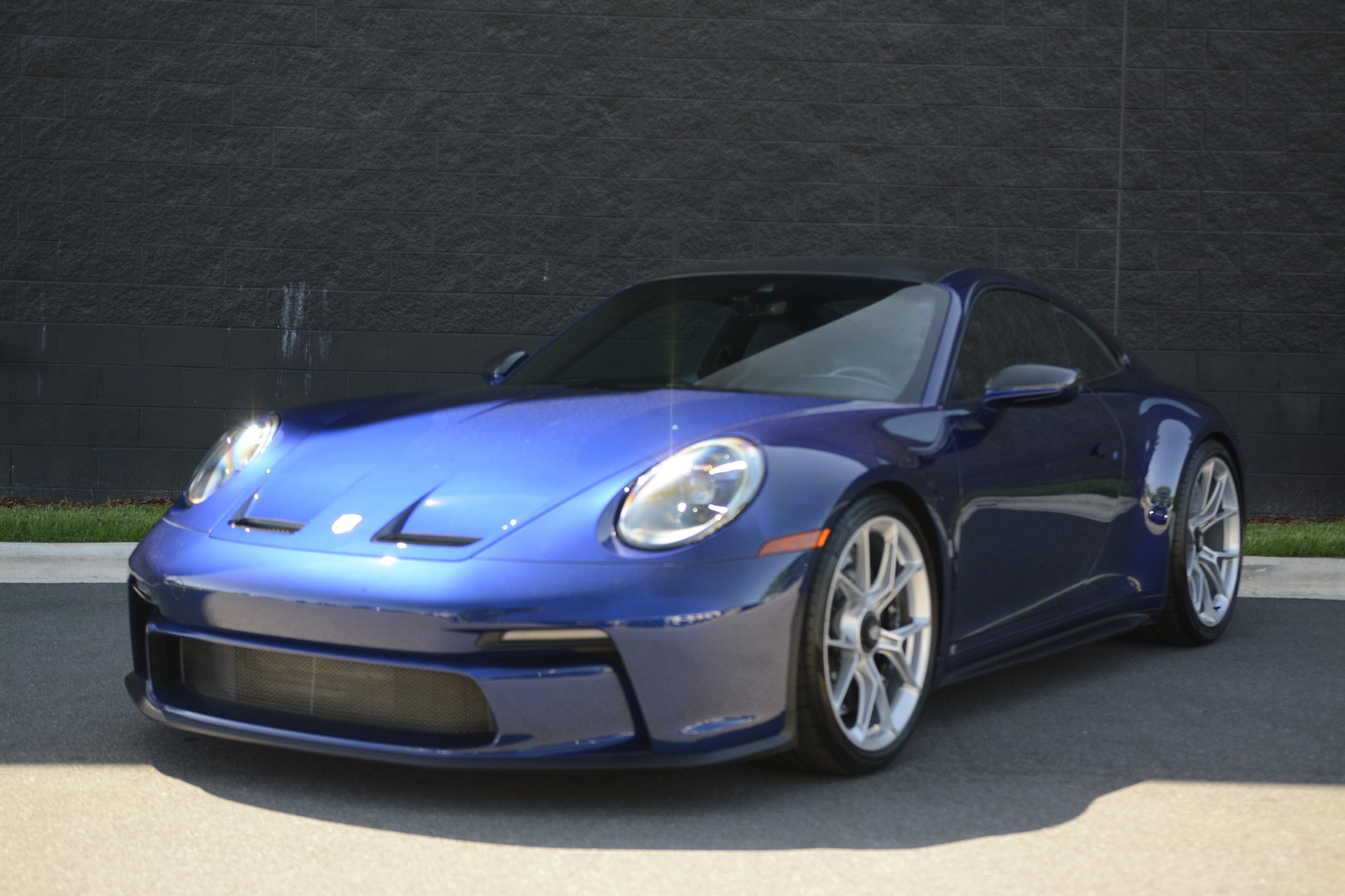 Certified 2022 Porsche 911 GT3 RWD image 1