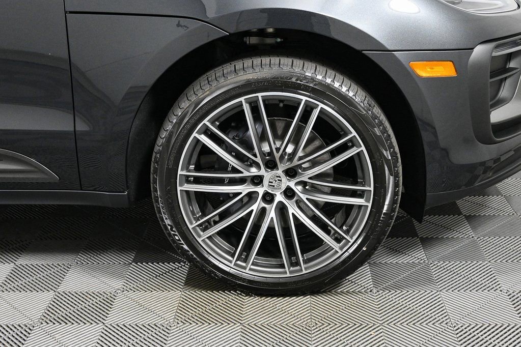 Certified 2026 Porsche Macan AWD/4WD image 38
