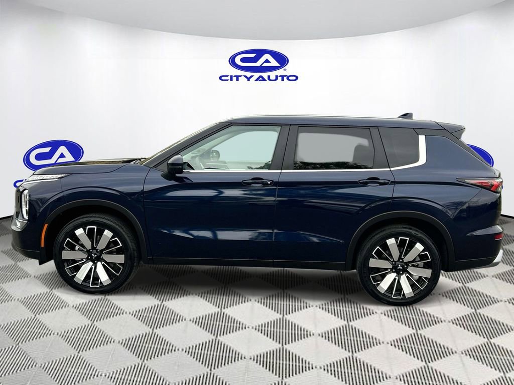 Used 2025 Mitsubishi Outlander SE image 7