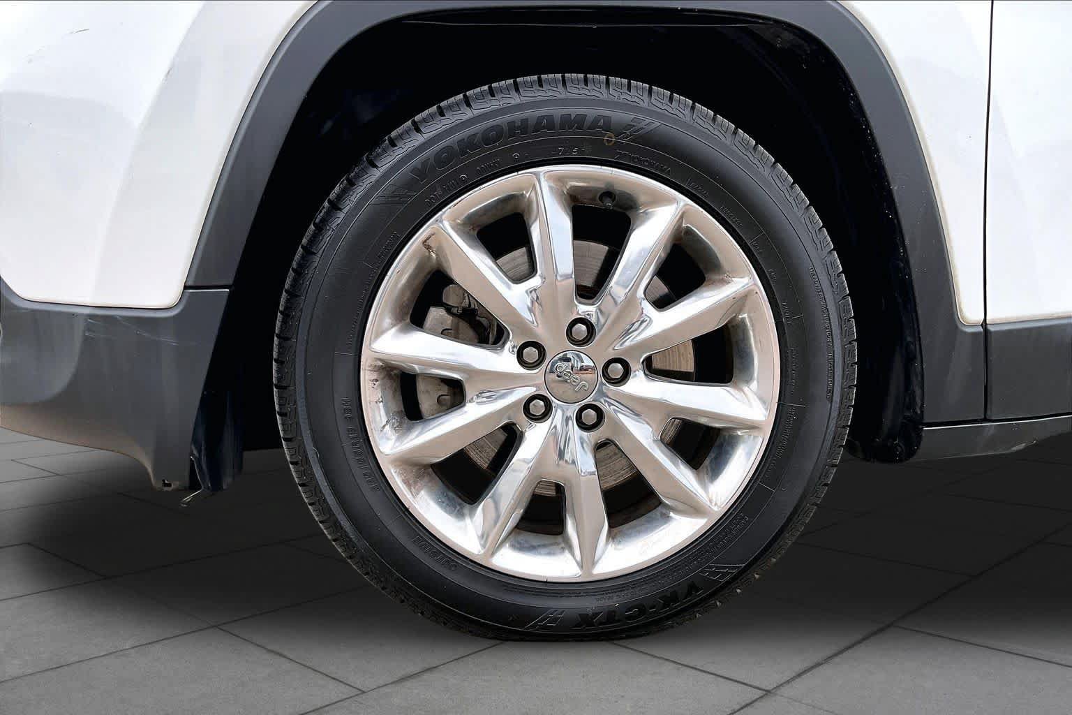 Used 2015 Jeep Cherokee Limited FWD image 11