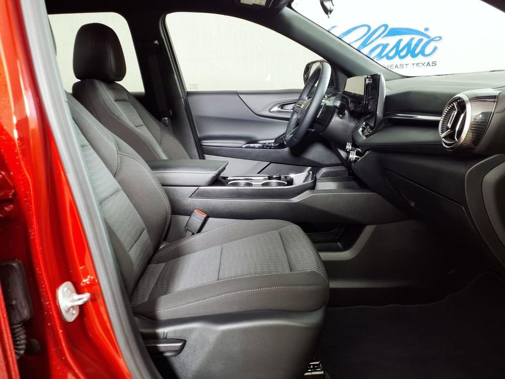 Used 2026 Chevrolet Equinox LT FWD image 12