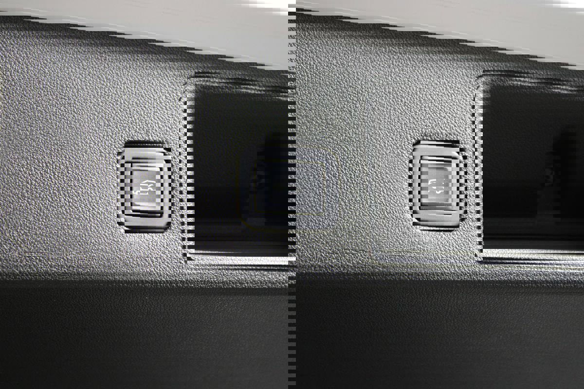 Used 2023 GMC Terrain SLE w/ Driver Convenience Package image 40