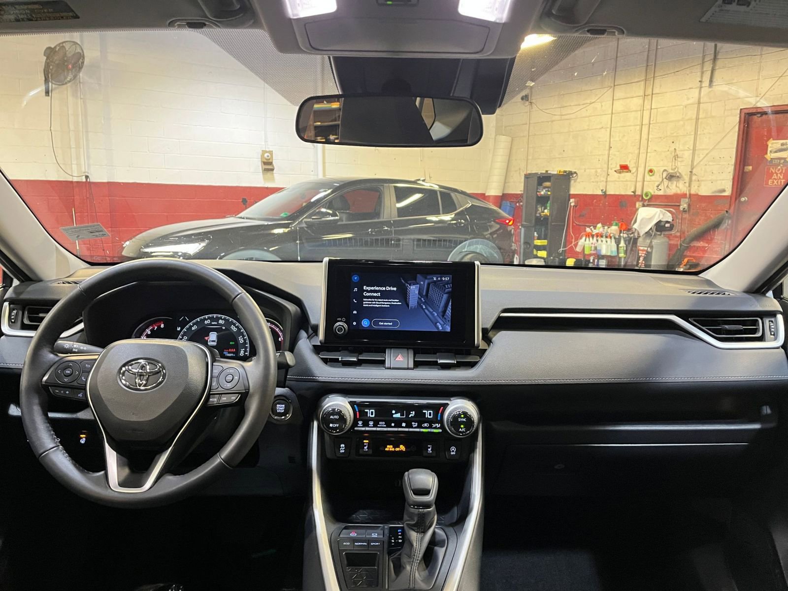 Used 2025 Toyota RAV4 XLE image 33