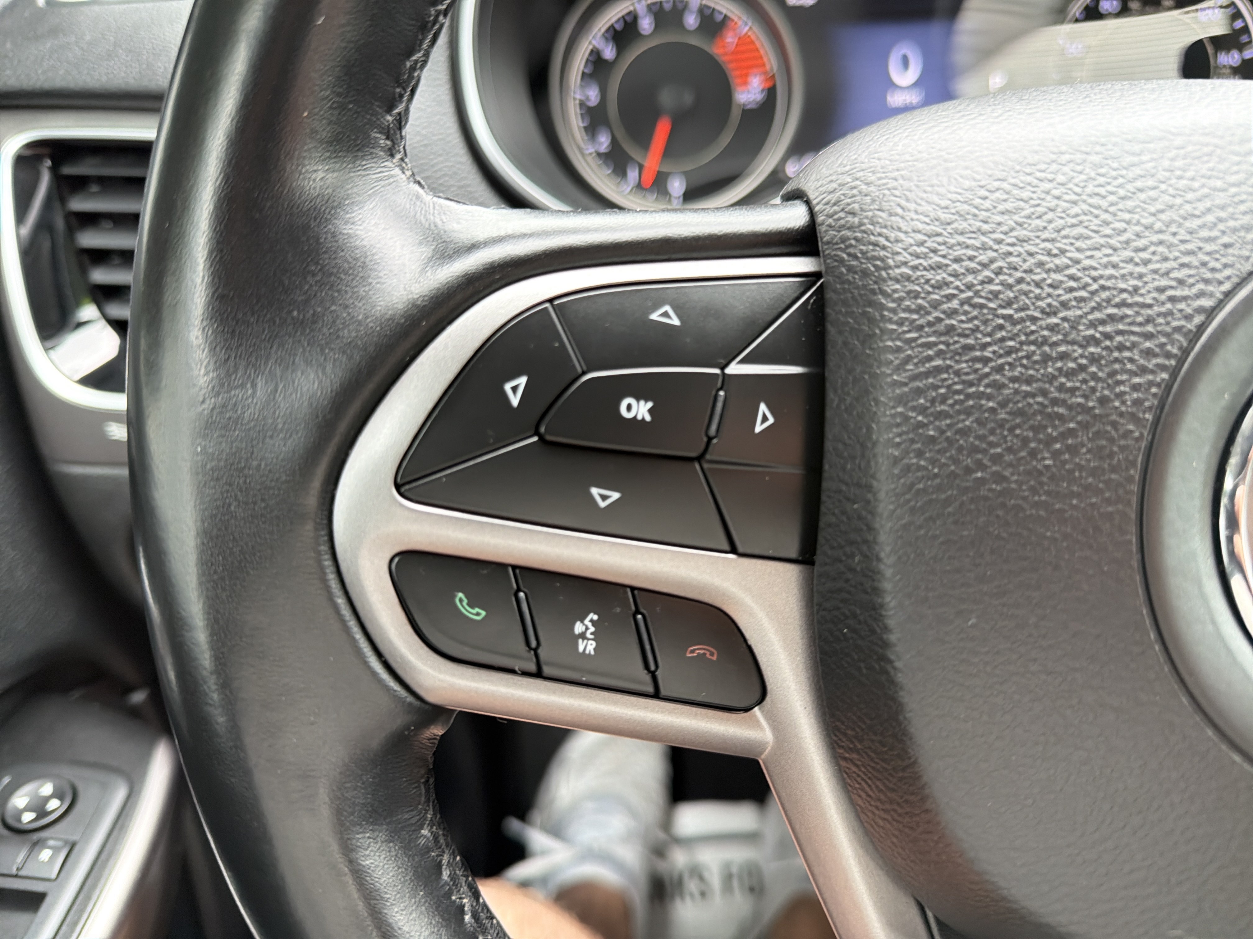 Used 2019 Jeep Cherokee Limited AWD/4WD image 17