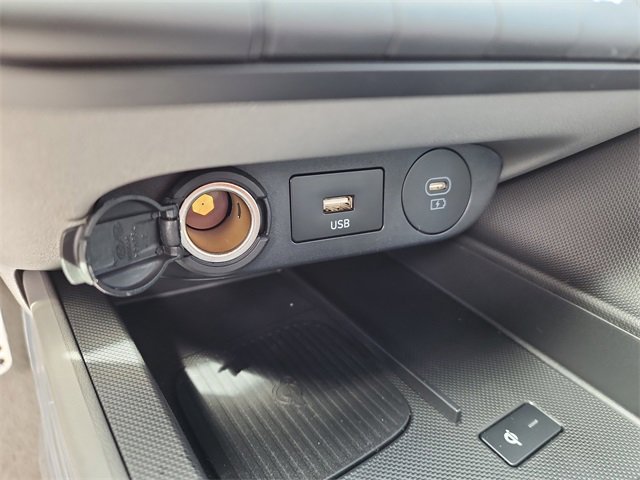 New 2025 Hyundai Elantra SEL image 18