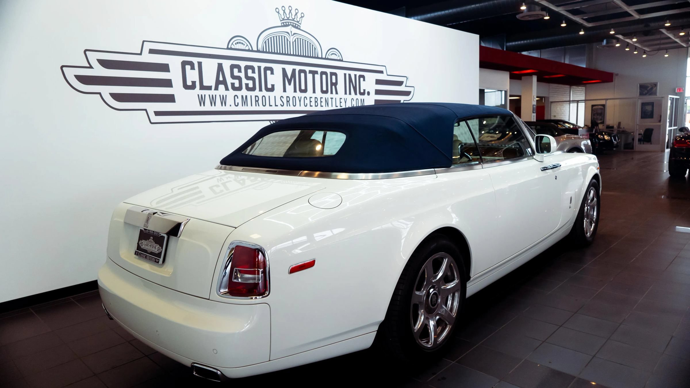 Used 2011 Rolls-Royce Phantom Drophead Coupe RWD image 9