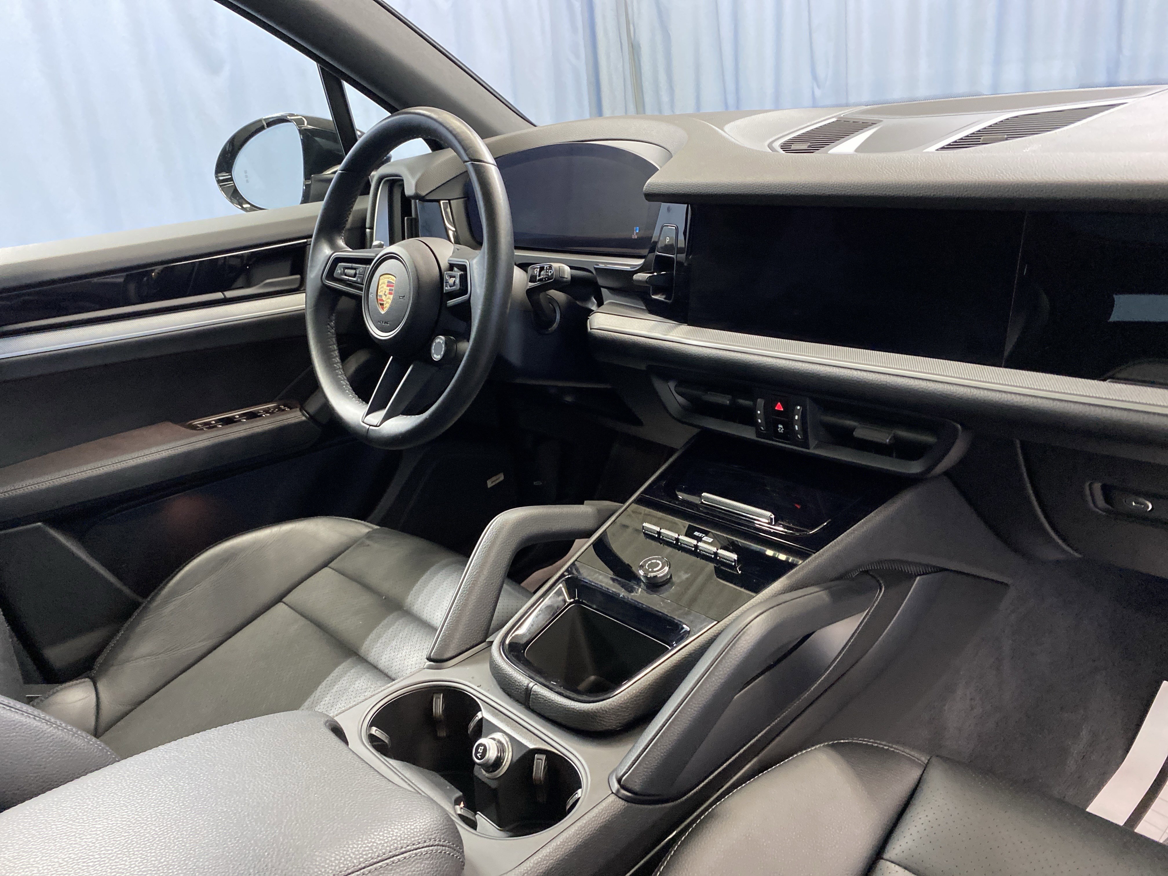 Used 2024 Porsche Cayenne image 48