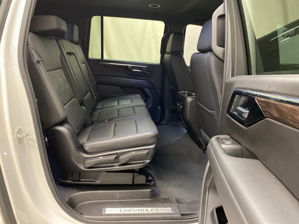 Used 2025 Chevrolet Suburban Z71 AWD/4WD image 17