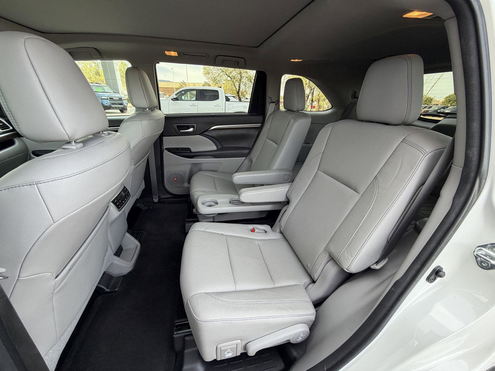 Used 2016 Toyota Highlander Limited Platinum image 17