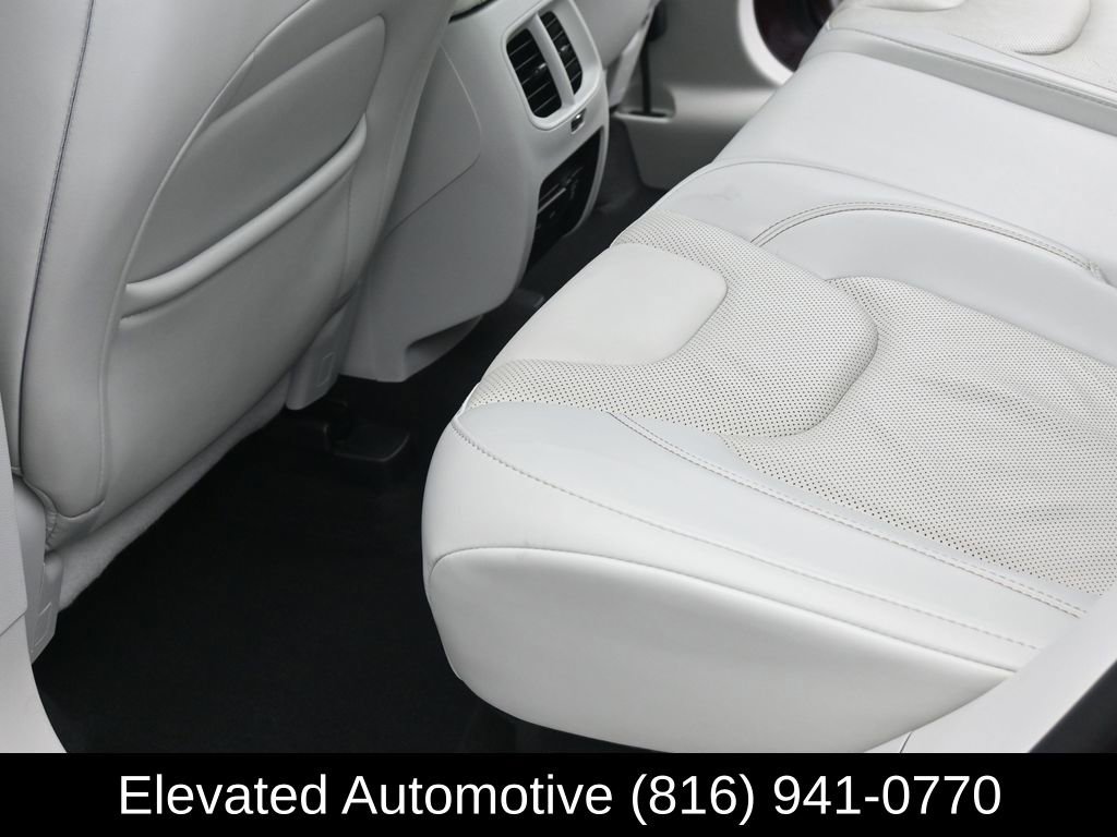 Used 2019 Jeep Cherokee Limited w/ Technology Group image 13