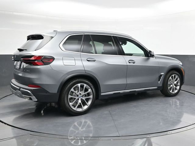 Used 2026 BMW X5 xDrive50e w/ Climate Comfort Package image 4